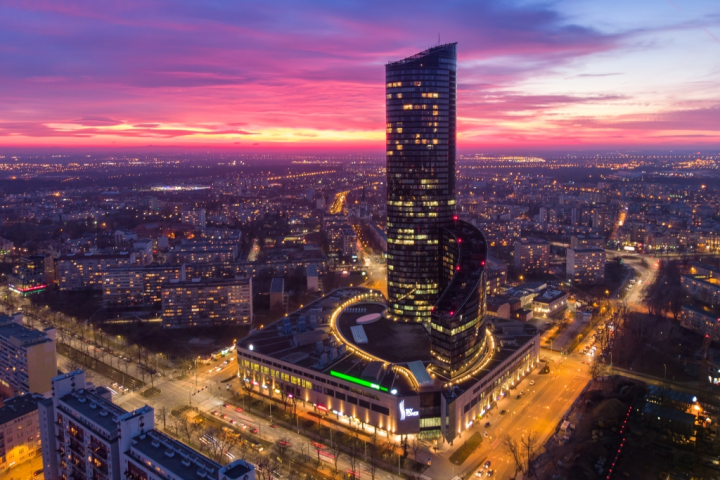 /uploads/posts/ea3188b90be8cddcea58bc3023e2c5a08a145628/images/Sky Tower Wrocław.png